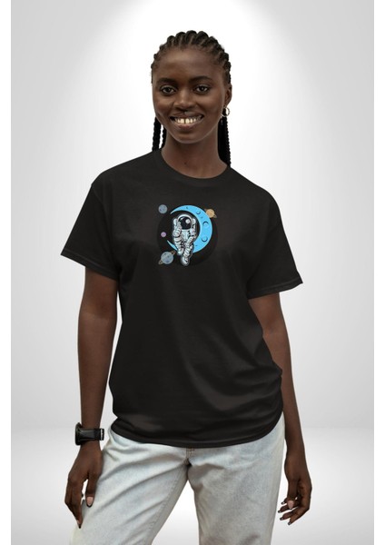 Astronot Uzayda Sıkılmış Siyah Oversize Kadın Erkek Ön Orta Minimal Baskılı T-Shirt fırsatları