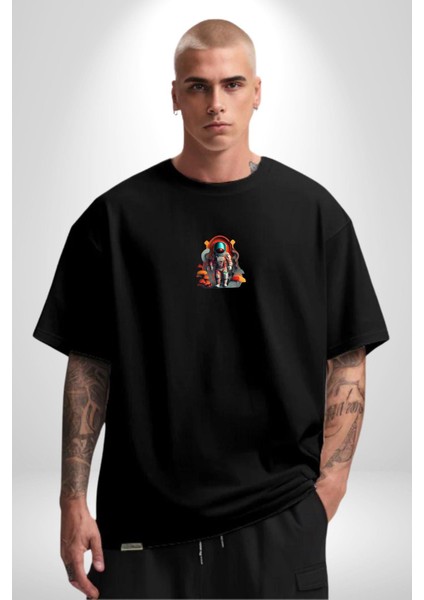 Astronot Yapay Zeka Yürüyüş Siyah Oversize Kadın Erkek Ön Orta Minimal Baskılı T-Shirt