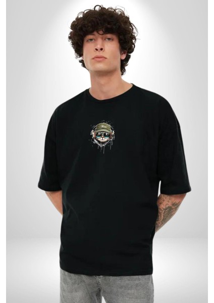 Havalı Pilot Şapkalı Müzik Dinleyen Kedi Siyah Oversize Kadın Erkek Ön Orta Minimal Baskılı T-Shirt