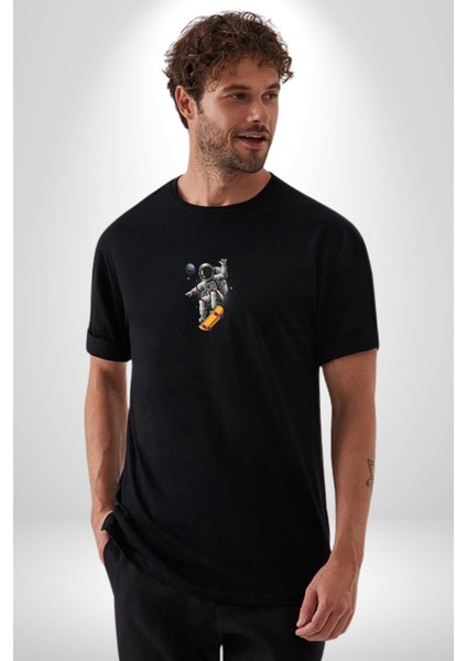 Atronot Kaykay Uzay Mars Siyah Oversize Kadın Erkek Ön Orta Minimal Baskılı T-Shirt