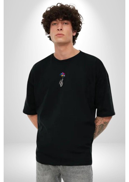 Gezegenler Balon Astronot Yükselişi Siyah Oversize Kadın Erkek Ön Orta Minimal Baskılı T-Shirt fiyatları