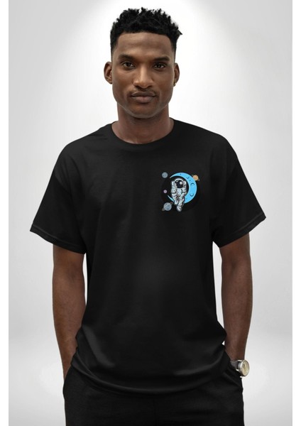 Astronot Uzayda Sıkılmış Siyah Oversize Kadın Erkek Ön Sol Yan Minimal Baskılı Tişört indirimleri