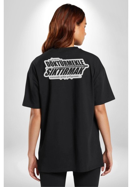 Kurşun Döktürmekle Sıktırmak Arasında Gidip Geliyorum Yazılı Pamuklu Kadın Erkek Oversize Sırt Dijital Baskılı Siyah T-Shirt
