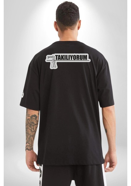 Yalnız Takılıyorum Yazılı Pamuklu Kadın Erkek Oversize Sırt Dijital Baskılı Siyah T-Shirt fırsatları