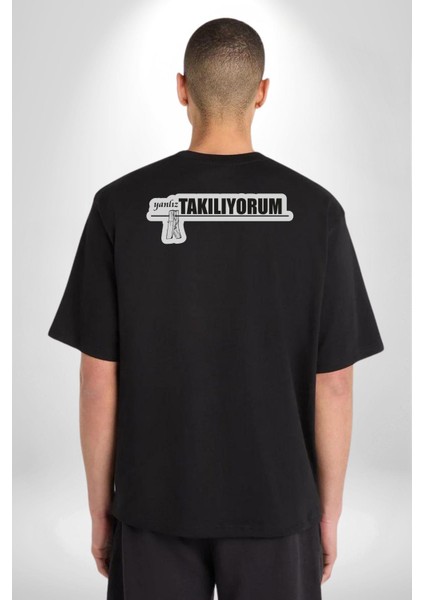 Yalnız Takılıyorum Yazılı Pamuklu Kadın Erkek Oversize Sırt Dijital Baskılı Siyah T-Shirt indirimleri