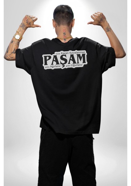 Bizde Kaçan Kovalanmaz Paşam Gelen Ağırlanır Giden Uğurlanır Yazılı Pamuklu Kadın Erkek Oversize Sırt Dijital Baskılı Siyah T-Shirt