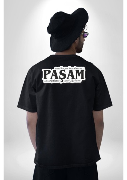 Bizde Kaçan Kovalanmaz Paşam Gelen Ağırlanır Giden Uğurlanır Yazılı Pamuklu Kadın Erkek Oversize Sırt Dijital Baskılı Siyah T-Shirt fiyatları