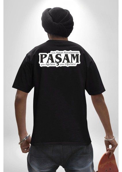 Bizde Kaçan Kovalanmaz Paşam Gelen Ağırlanır Giden Uğurlanır Yazılı Pamuklu Kadın Erkek Oversize Sırt Dijital Baskılı Siyah T-Shirt fırsatları