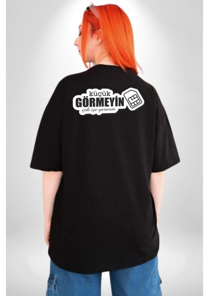 Küçük Görmeyin Çok Işe Yararım Sim Kart Yazılı Pamuklu Kadın Erkek Oversize Sırt Dijital Baskılı Siyah T-Shirt indirimleri