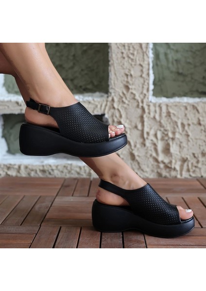Siar Siyah Cilt Dolgu Topuklu Sandalet fırsatları