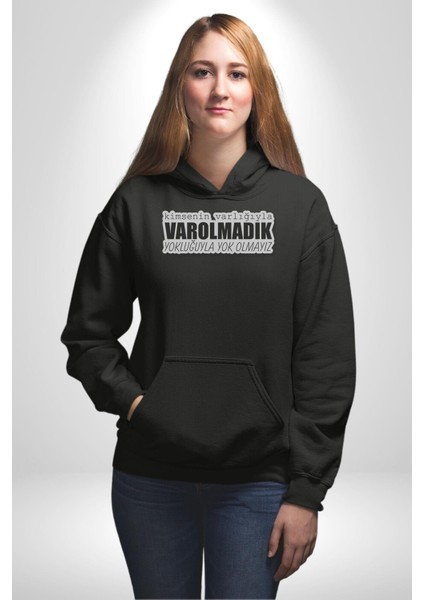 Kimsenin Varlığıyla Varolmadık Yokluğuyla Yok Olmalıyız Yazılı Kadın Erkek Siyah Kapüşonlu Sweatshirt Hoodie