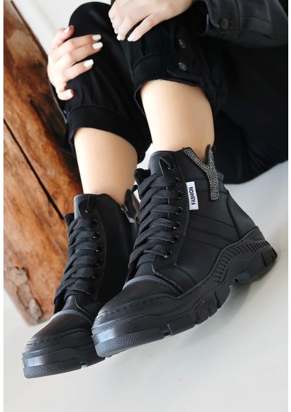 Melda Siyah Cilt Bağcıklı Bot modelleri