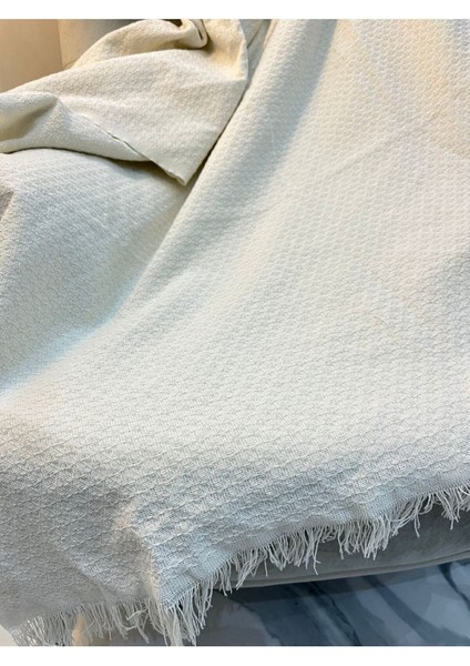 Ekru koltuk örtüsü 170x210, şık ve rahat koruma sağlar. Pamuk polyester malzeme.