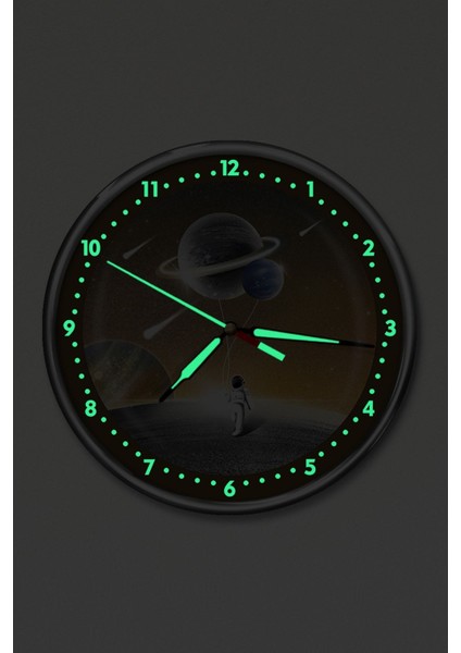 Gece Parlayan Astronot Çocuk Odası Duvar Saati, Beyaz, 30x30, Klasik Stil fiyatları