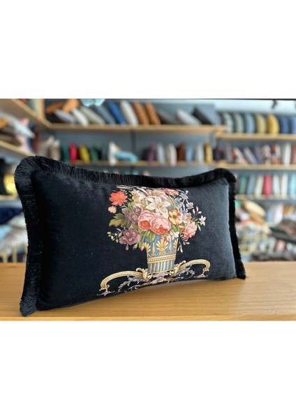 Ithal Ipek Kadife Siyah Zemin Dikdörtgen Klasik Çiçekli Püsküllü Kırlent Kılıfı (Çift Taraflı Desen