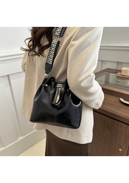 Omuz Çantası Çapraz Çanta Taşınabilir Yüksek Kaliteli Pürüzsüz Pu Malzeme Kentsel Sade Stil, Siyah (Yurt Dışından) fiyatları