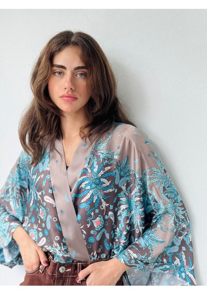 Tasarım Şal Desenli Saten Mini Kimono Kadın Mavi