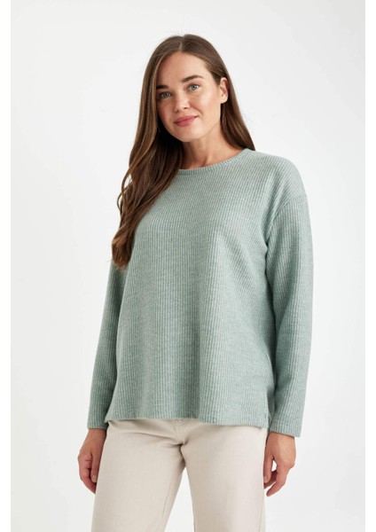 Relax Fit Bisiklet Yaka Fitilli Kaşkorse Yırtmaçlı Basic Düz Sweatshirt B2205AX24AU fırsatları
