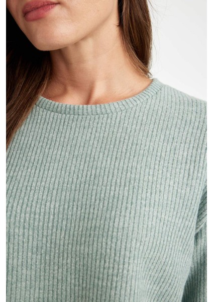 Relax Fit Bisiklet Yaka Fitilli Kaşkorse Yırtmaçlı Basic Düz Sweatshirt B2205AX24AU indirimleri