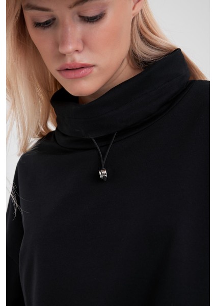 Kadın Norah Siyah Yakası Detaylı Regular Fit Sweatshirt