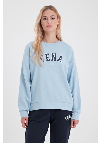 Kadın Bisiklet Yaka Gök Mavisi Logo Baskılı Pamuklu Sweatshirt fiyatları