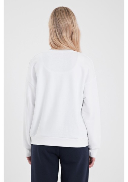 Kadın Bisiklet Yaka Beyaz Logo Baskılı Pamuklu Sweatshirt fırsatları