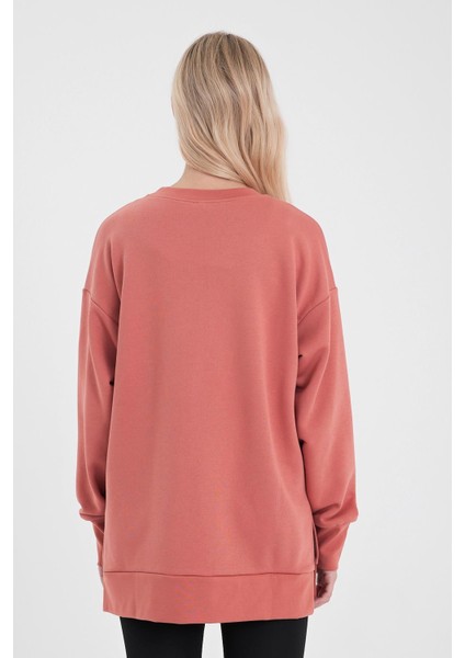 Kadın Bisiklet Yaka Gül Kurusu Yanı Yırtmaçlı Regular Fit 3 Iplik Sweatshirt fırsatları