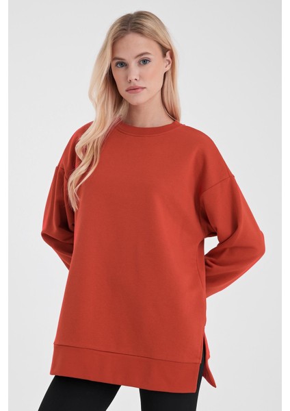 Kadın Bisiklet Yaka Kırmızı Yanı Yırtmaçlı Regular Fit 3 Iplik Sweatshirt fiyatları