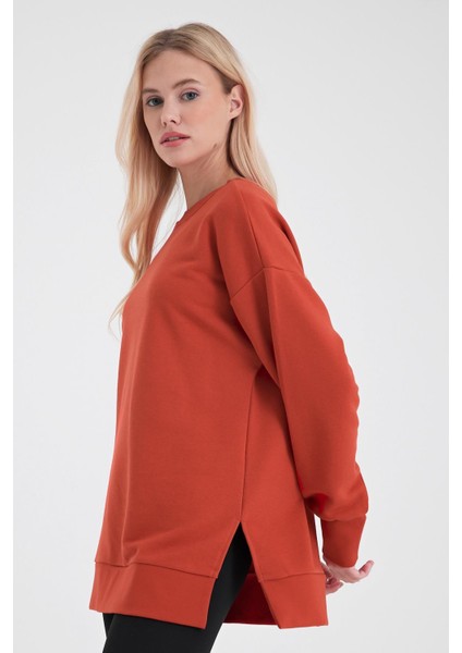Kadın Bisiklet Yaka Kırmızı Yanı Yırtmaçlı Regular Fit 3 Iplik Sweatshirt modelleri