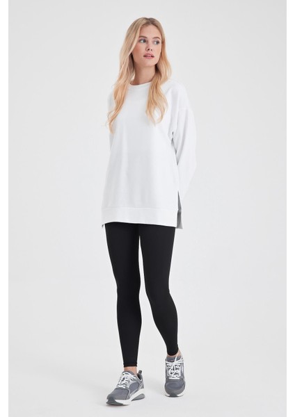 Kadın Bisiklet Yaka Beyaz Yanı Yırtmaçlı Regular Fit 3 Iplik Sweatshirt