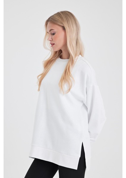 Kadın Bisiklet Yaka Beyaz Yanı Yırtmaçlı Regular Fit 3 Iplik Sweatshirt fiyatları