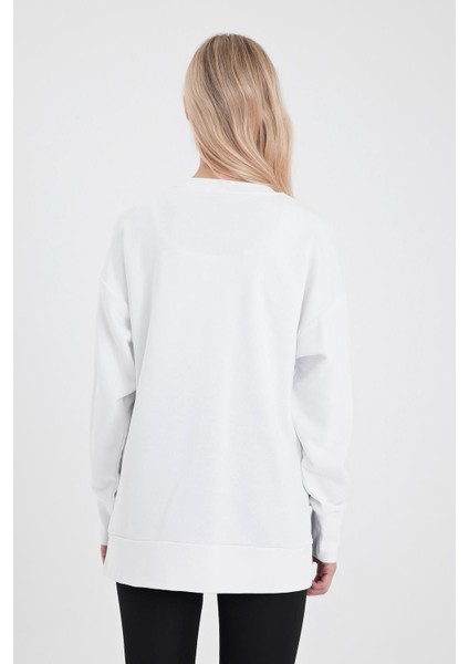 Kadın Bisiklet Yaka Beyaz Yanı Yırtmaçlı Regular Fit 3 Iplik Sweatshirt fırsatları