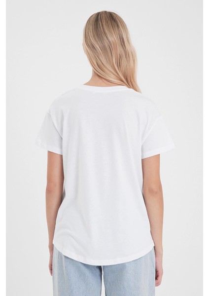 Kadın Bisiklet Yaka Beyaz Logo Baskılı Regular Fit Tişört modelleri
