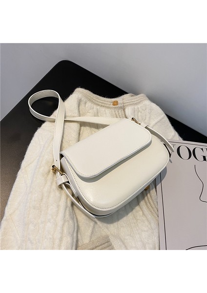 Niş Doku Retro Küçük Çanta 2024 Yeni Kadın Çantası Crossbody Çanta Üst Düzey Moda Çok Yönlü Omuz Eyer Çantası (Yurt Dışından)