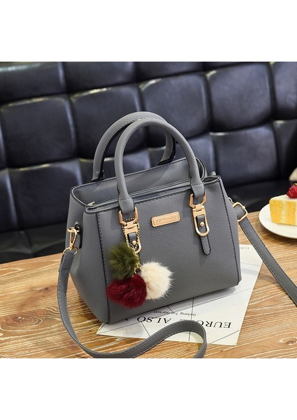 Kadınlar Için Çanta 2024 Avrupa ve Amerika Yeni Moda Tek Omuz Küçük Çanta Çift Katmanlı Büyük Kapasiteli Kürk Topu Kadınlar Için Taşınabilir Crossbody Çanta (Yurt Dışından)