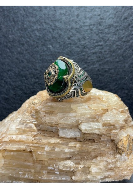 Yeşil Kehribar Taşlı Gümüş Yüzük - Doğal Taşın Büyüleyici Işıltısı