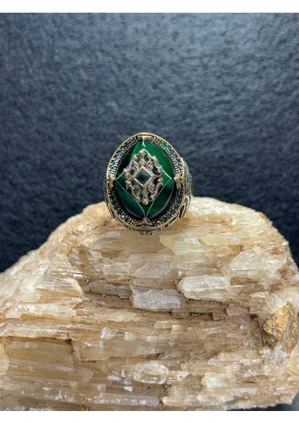 Yeşil Kehribar Taşlı Gümüş Yüzük - Doğal Taşın Büyüleyici Işıltısı fiyatları