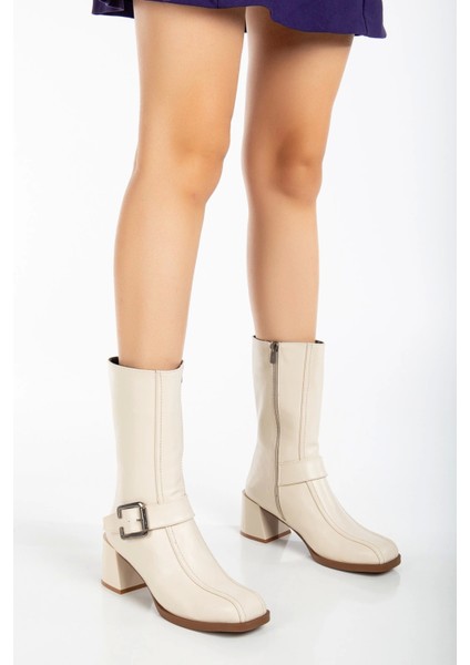 Kadın Bej Küt Burunlu Tokalı Bot