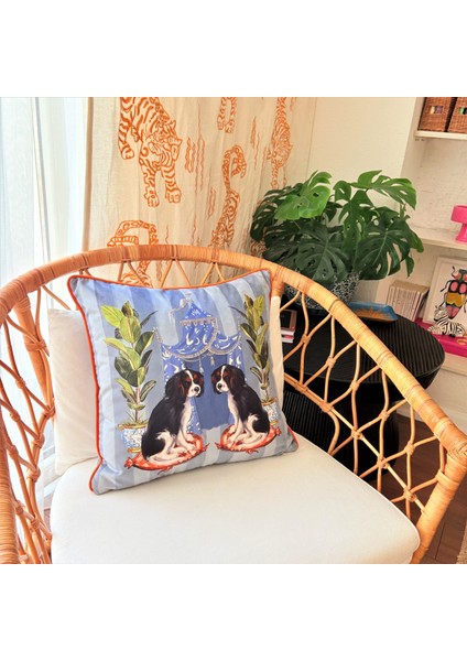 King Charles Köpek Desenli Gri Kadife Kırlent Kılıfı modelleri