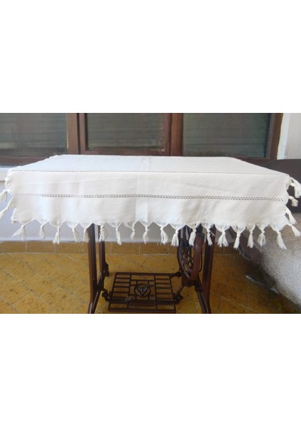 Buldan Bezi Naturel Krem Rengi Masa Örtüsü Püsküllü 95X95 cm