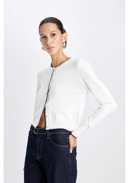Regular Fit Basic Düz Bisiklet Yaka Düğmeli Triko Hırka A4731AX24WN fırsatları