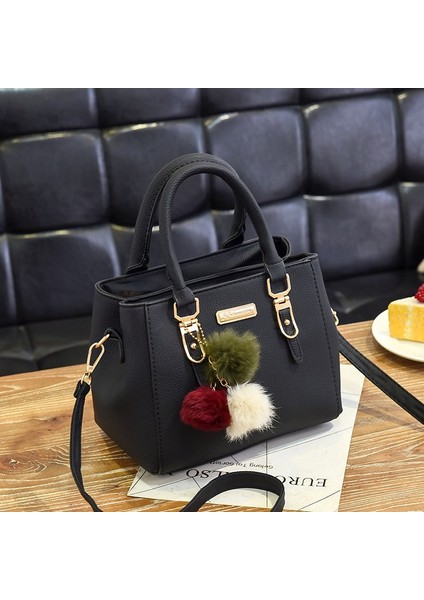 Kadınlar Için Çanta 2024 Avrupa ve Amerika Yeni Moda Tek Omuz Küçük Çanta Çift Katmanlı Büyük Kapasiteli Kürk Topu Kadınlar Için Taşınabilir Crossbody Çanta (Yurt Dışından)