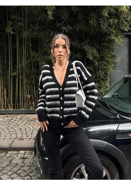 Düğmeli Siyah Beyaz Triko Hırka modelleri