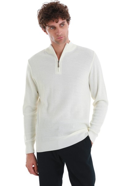Ekru Regular Fit Jakarlı Yarım Balıkçı Yaka Fermuarlı Yünlü Triko Kazak fırsatları