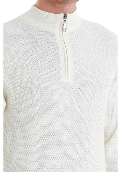 Ekru Regular Fit Jakarlı Yarım Balıkçı Yaka Fermuarlı Yünlü Triko Kazak indirimleri