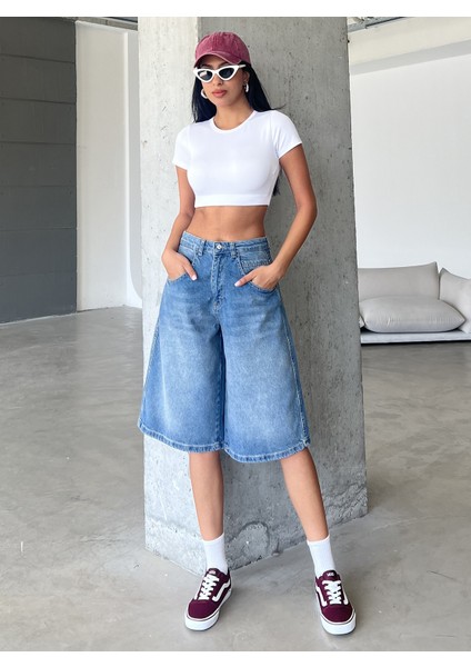 Toka Detaylı Bol Kesim Rahat Baggy Jean Kot Salaş Kadın Bermuda Diz Altı Denim Şort fırsatları