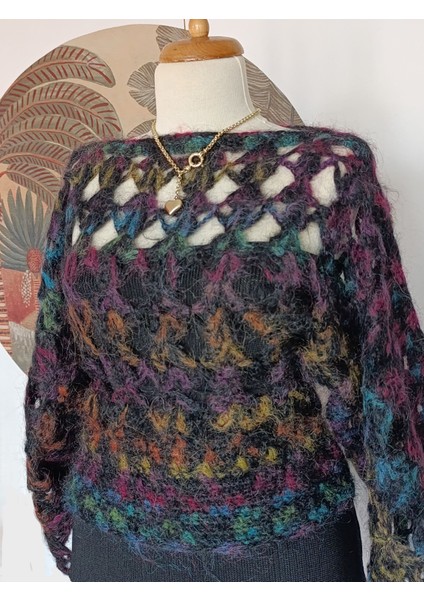 Hippybutik Tiftik Mor Siyah Kayık Yaka Ajurlu Bluz