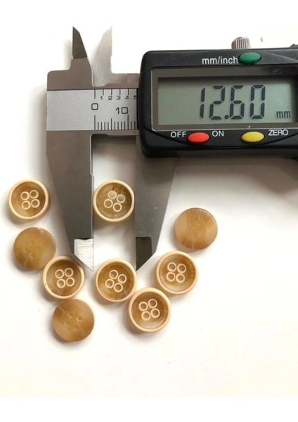 12,5 mm Bej 4 Delikli Polyester Düğme (20 Adet) modelleri