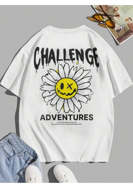 Kadın Beyaz Papatya Baskılı Bisiklet Yaka T-Shirt