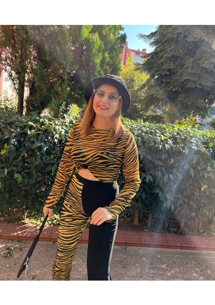 Zebra Tül Crop ve Penye Ispanyol Paça Pantolon Takım